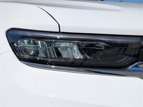 New 2025 Jeep Grand Cherokee Limited w/ Luxury Tech Group II image 10