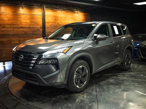 Used 2024 Nissan Rogue SV FWD image 2