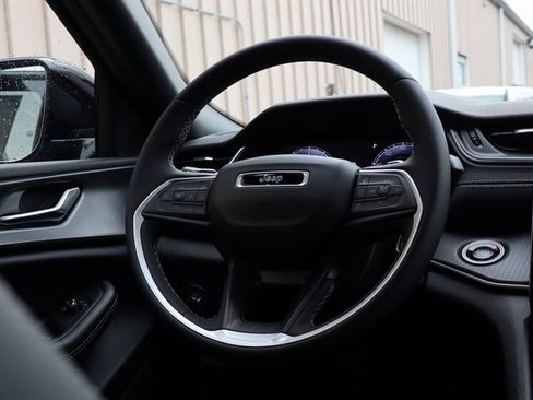 New 2025 Jeep Grand Cherokee Altitude image 40