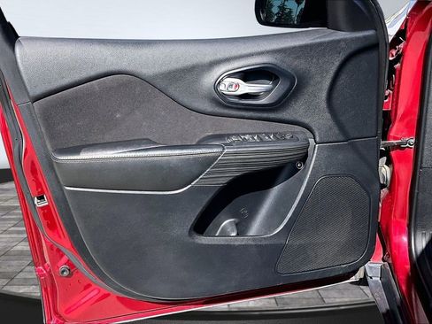 Certified 2016 Jeep Cherokee Sport FWD image 13