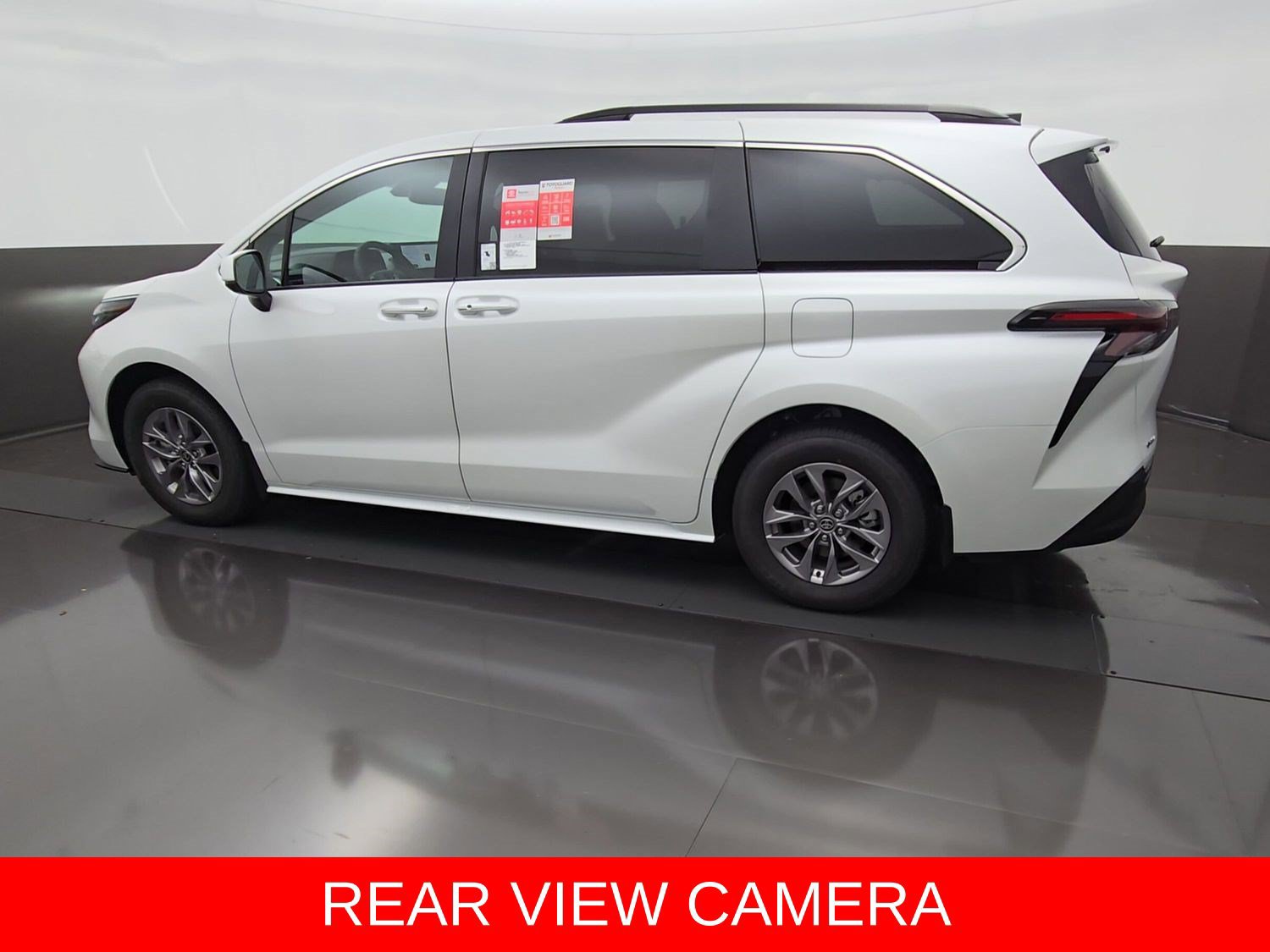 New 2026 Toyota Sienna XLE FWD image 6