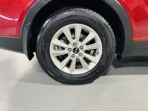 Used 2019 Kia Sorento LX image 11