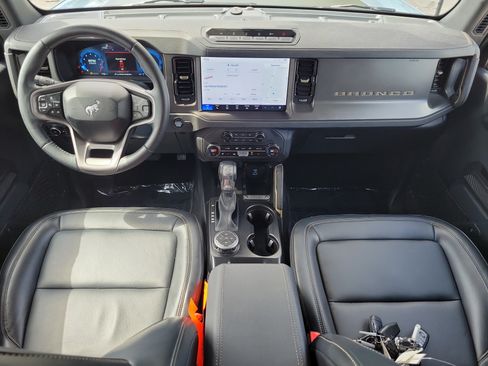 Used 2025 Ford Bronco Badlands AWD/4WD image 13