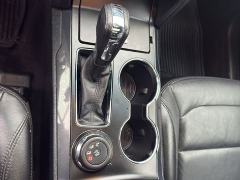 Used 2016 Ford Explorer XLT w/ Equipment Group 202A image 23