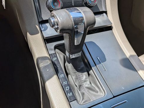 Used 2010 Ford Taurus Limited FWD image 12