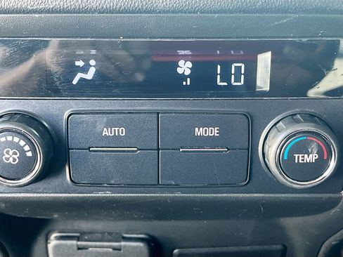 Used 2023 GMC Acadia SLT image 26