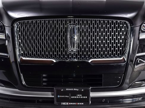 Used 2024 Lincoln Navigator Premiere AWD/4WD image 9