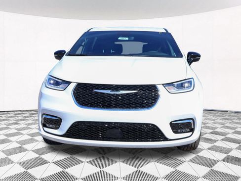 New 2026 Chrysler Pacifica Select AWD/4WD image 9