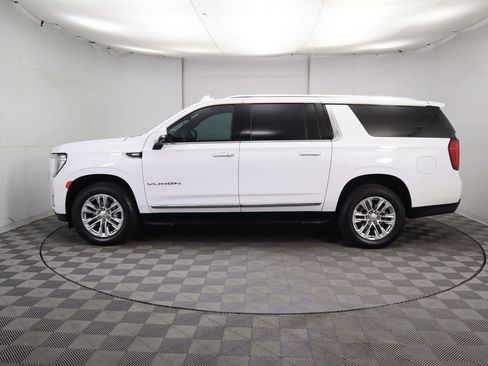 Used 2023 GMC Yukon XL SLT w/ SLT Luxury Package image 8
