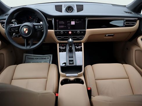 Used 2025 Porsche Macan AWD/4WD image 19