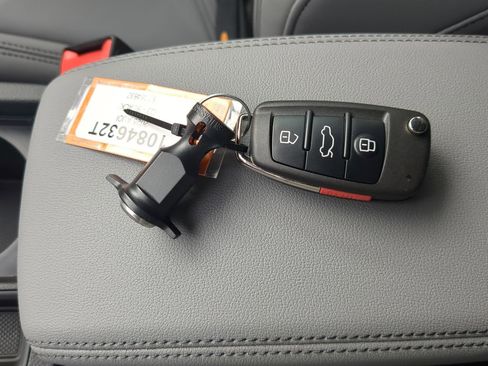 Used 2025 Audi Q3 2.0T Premium image 26