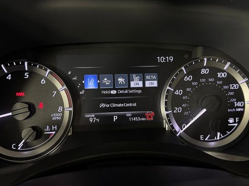 Used 2025 Toyota Highlander XLE FWD image 19