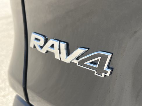 Used 2024 Toyota RAV4 XLE FWD image 11