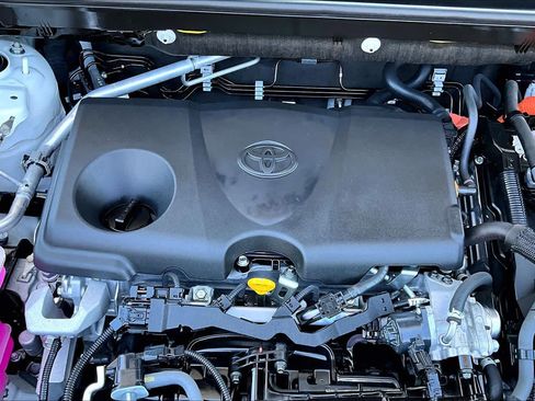 Used 2023 Toyota RAV4 LE AWD/4WD image 32