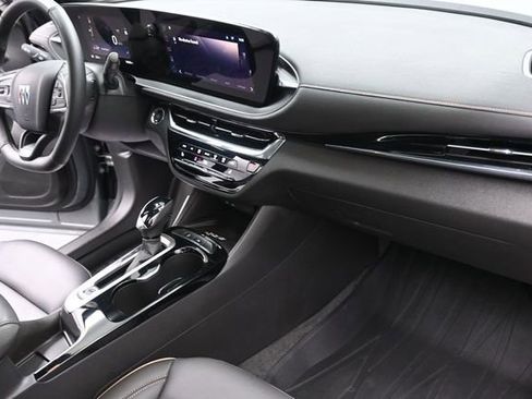 Used 2025 Buick Envista Avenir FWD image 29