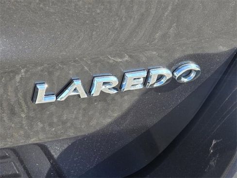 Used 2019 Jeep Grand Cherokee Laredo image 26