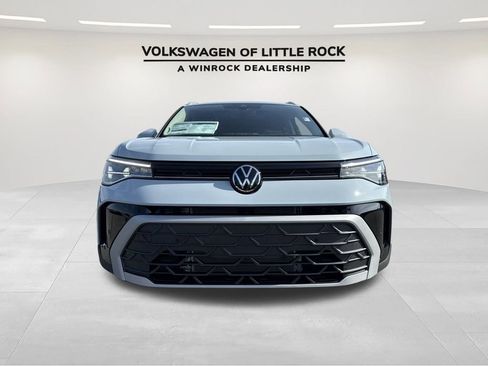 New 2025 Volkswagen Taos SE image 8