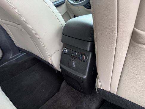 Used 2018 Ford Explorer XLT w/ Equipment Group 202A AWD/4WD image 38
