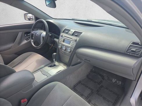 Used 2010 Toyota Camry LE FWD image 19