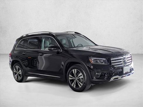 Used 2025 Mercedes-Benz GLB 250 image 3