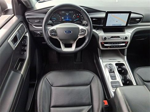 Used 2022 Ford Explorer XLT w/ Equipment Group 202A image 11