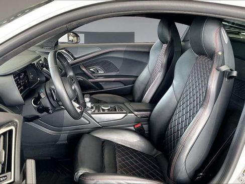 Used 2017 Audi R8 V10 w/ Carbon Exterior Package AWD/4WD image 17