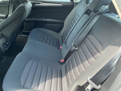 Used 2019 Ford Fusion SE image 11