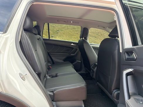 Used 2022 Volkswagen Tiguan SE AWD/4WD image 28