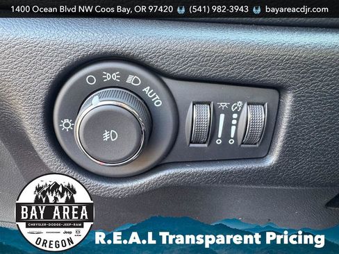 New 2026 Chrysler Pacifica Select w/ S Appearance Package FWD image 17