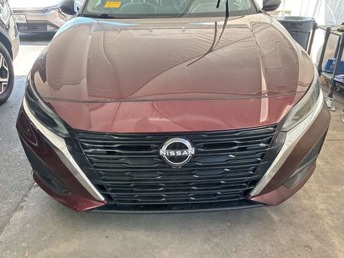 Used 2024 Nissan Altima 2.5 SV image 2