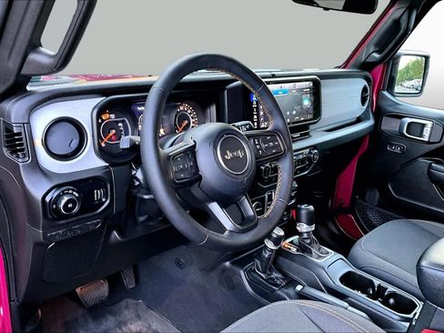 Used 2024 Jeep Wrangler Unlimited Sport AWD/4WD image 16