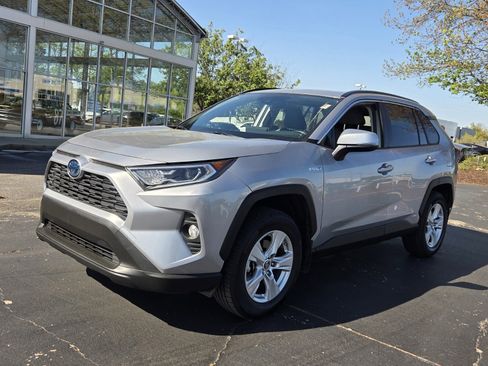 Used 2019 Toyota RAV4 XLE image 3