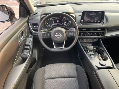 Used 2024 Nissan Rogue SV AWD/4WD image 2
