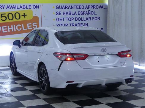 Used 2019 Toyota Camry SE FWD image 2