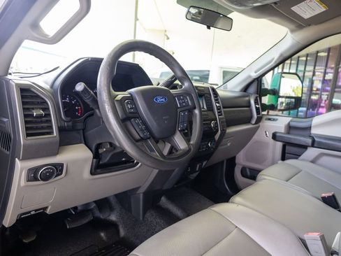 Used 2019 Ford F250 XL w/ STX Appearance Package RWD image 9