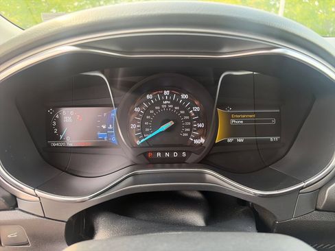 Used 2017 Ford Fusion SE w/ Fusion SE Technology Package FWD image 16