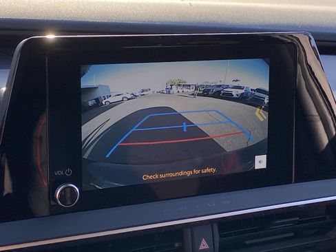 Used 2026 Toyota Prius Plug-In Hybrid image 7