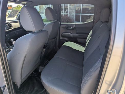 Used 2019 Toyota Tacoma TRD Sport AWD/4WD image 23
