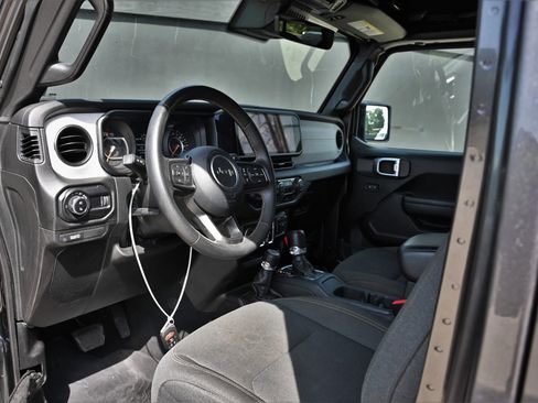 Used 2024 Jeep Gladiator Sport AWD/4WD image 16