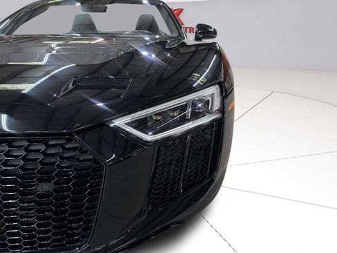 Used 2017 Audi R8 V10 w/ Carbon Exterior Package AWD/4WD image 27