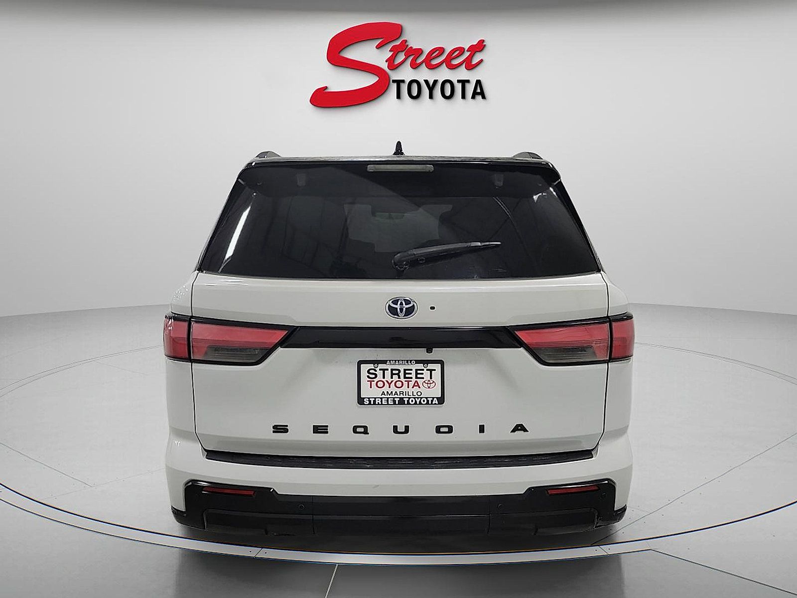 Certified 2023 Toyota Sequoia Platinum AWD/4WD image 3