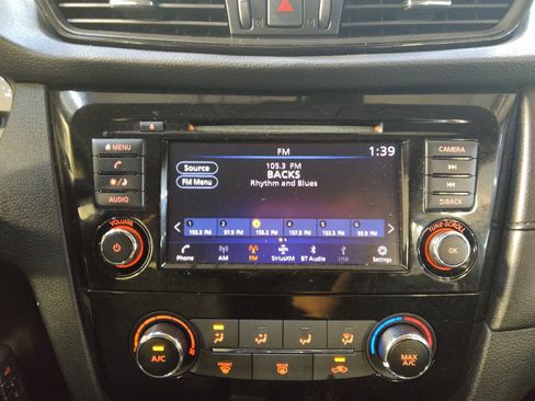 Used 2020 Nissan Rogue S FWD image 25