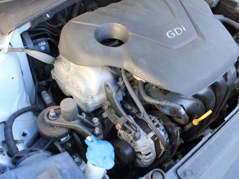 Used 2017 Hyundai Veloster image 25