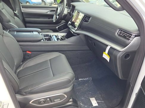 New 2026 Jeep Grand Wagoneer L 4WD w/ Premium Group I image 4