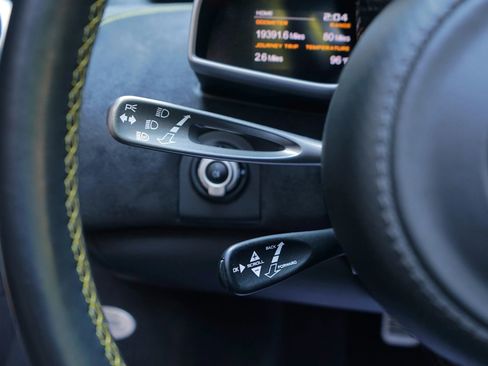 Used 2015 McLaren 650S Spider image 33