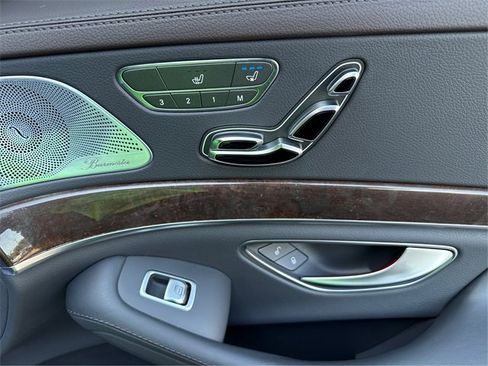 Used 2019 Mercedes-Benz S 560 4MATIC Sedan w/ AMG Line Exterior image 26