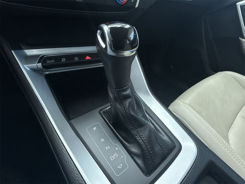 Used 2020 Audi Q3 2.0T Premium image 25