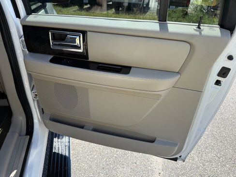 Used 2017 Lincoln Navigator L Select image 46