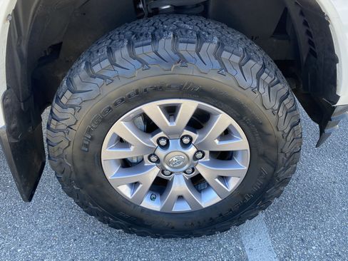 Used 2017 Toyota Tacoma TRD Sport RWD image 25