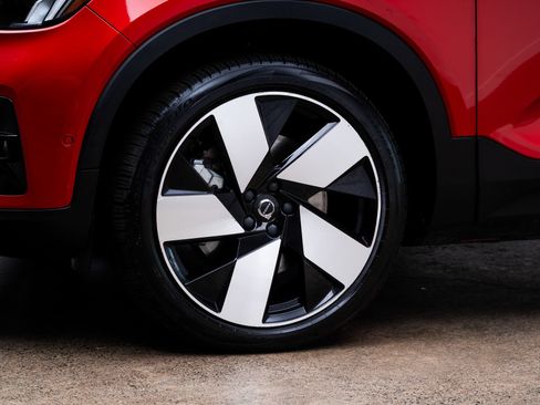 Used 2023 Volvo C40 P8 Recharge Ultimate AWD/4WD image 4